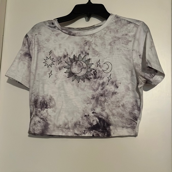ROMWE Tops - ROMWE celestial crop top, size M